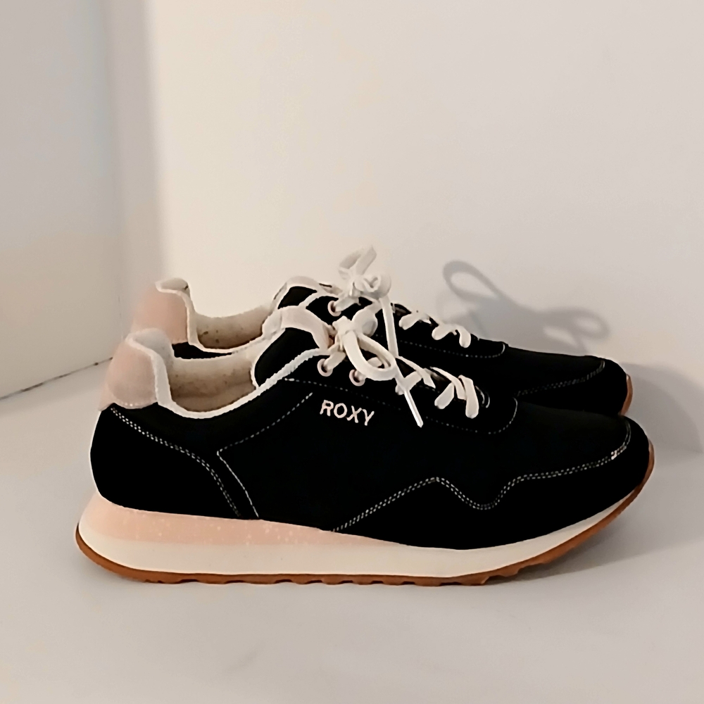 Roxy Women's Addisyn Sneakers. Size 11US